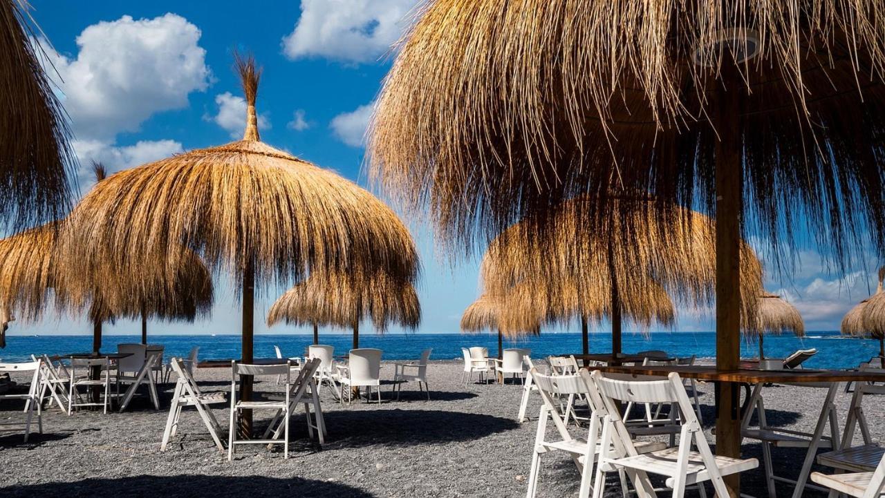 Tenerife Holidays Адехе Екстериор снимка