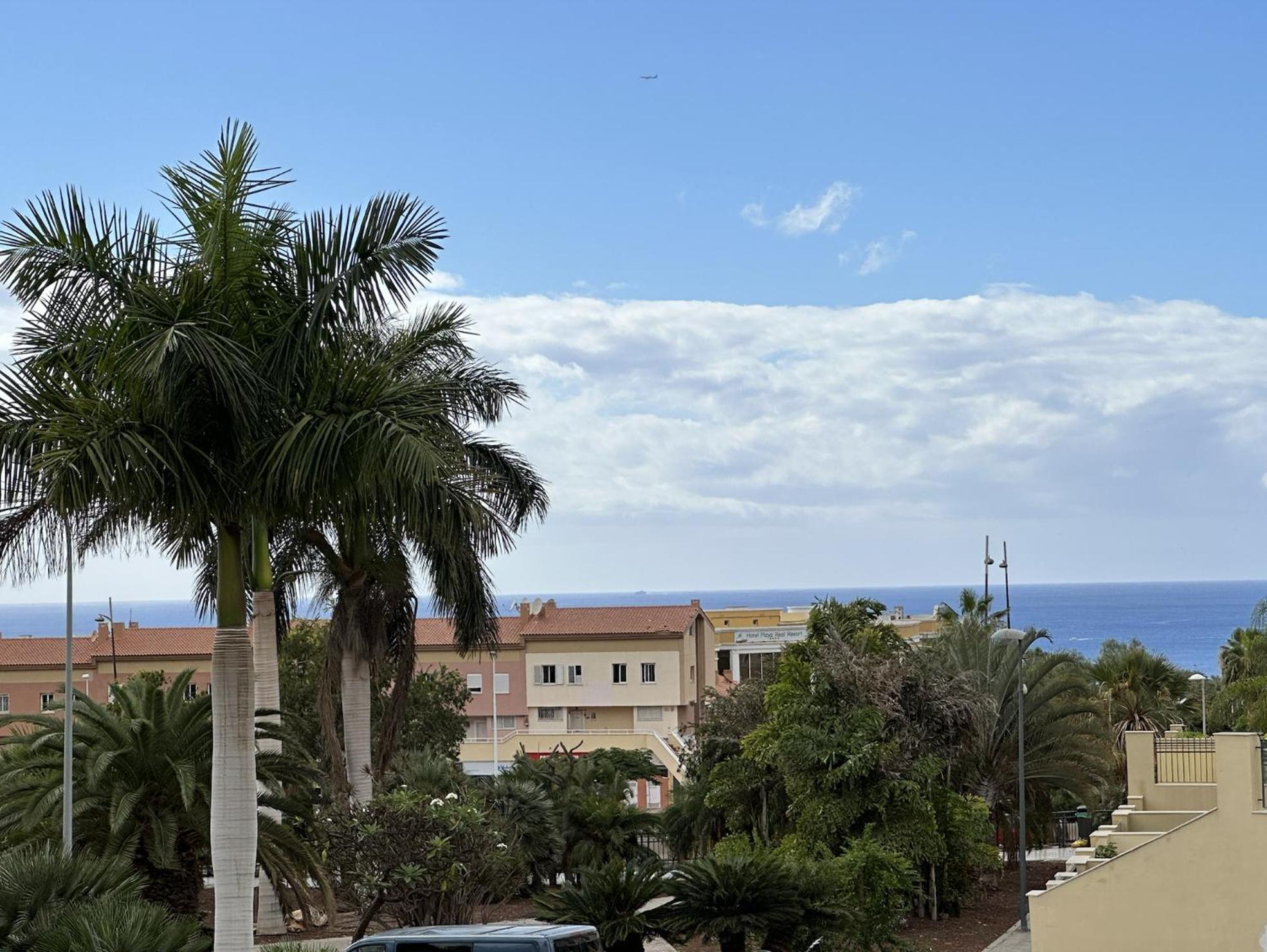 Tenerife Holidays Адехе Екстериор снимка