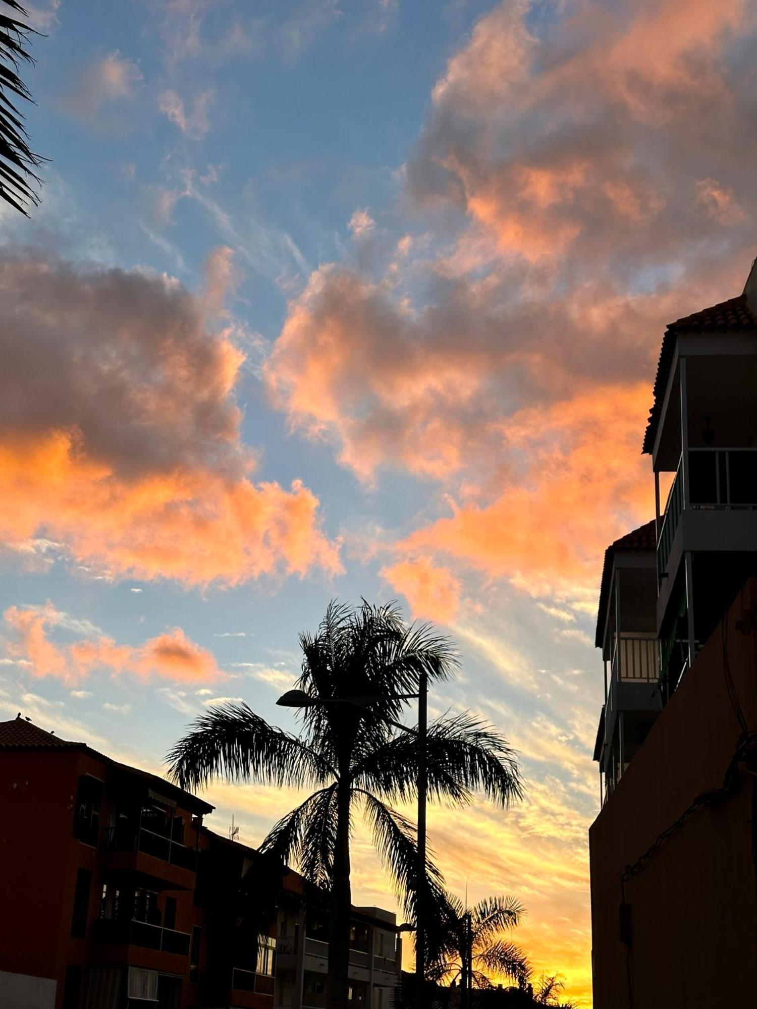 Tenerife Holidays Адехе Екстериор снимка
